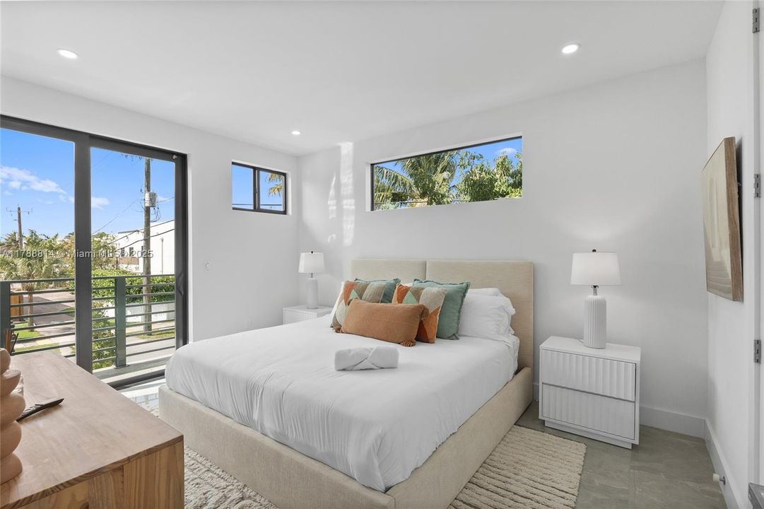 Recently Rented: $8,000 (4 beds, 4 baths, 2454 Square Feet)