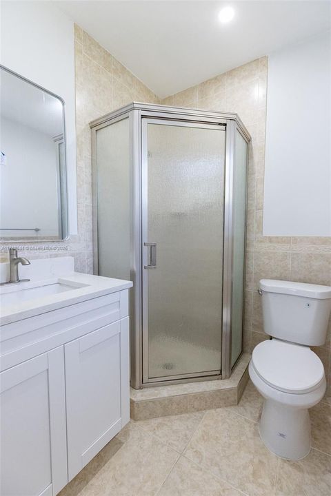 Vendido Recientemente: $699,000 (5 camas, 3 baños, 2025 Pies cuadrados)