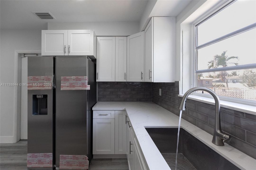 Vendido Recientemente: $699,000 (5 camas, 3 baños, 2025 Pies cuadrados)