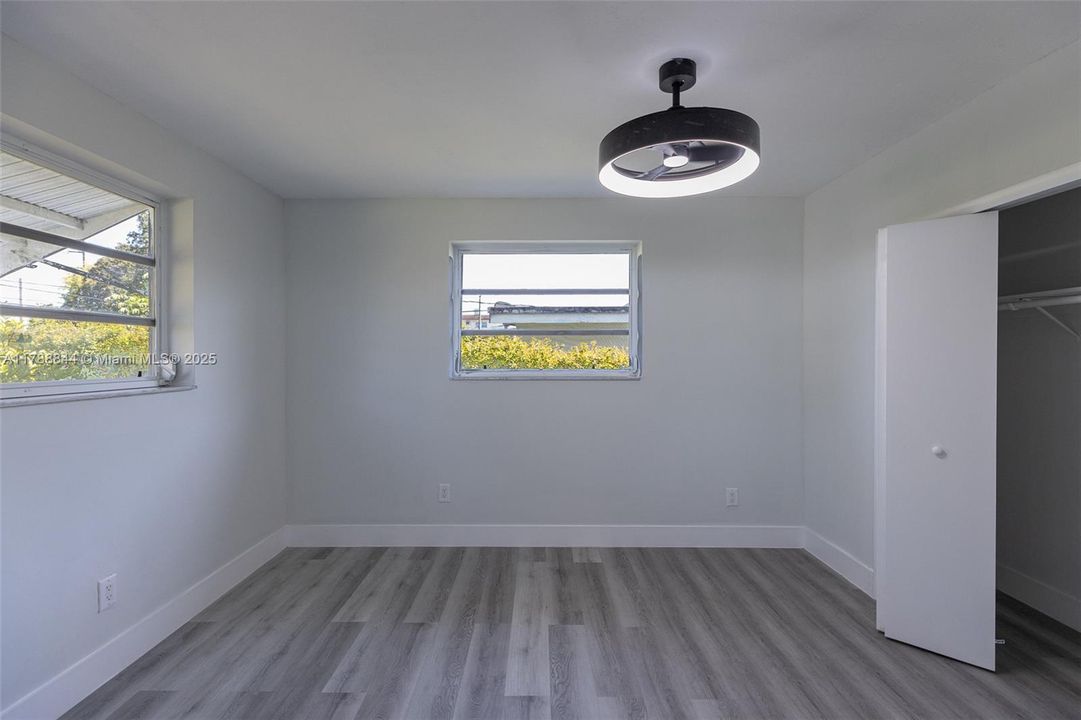 Vendido Recientemente: $699,000 (5 camas, 3 baños, 2025 Pies cuadrados)