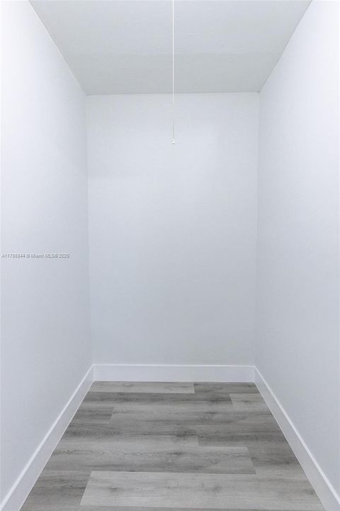 Vendido Recientemente: $699,000 (5 camas, 3 baños, 2025 Pies cuadrados)