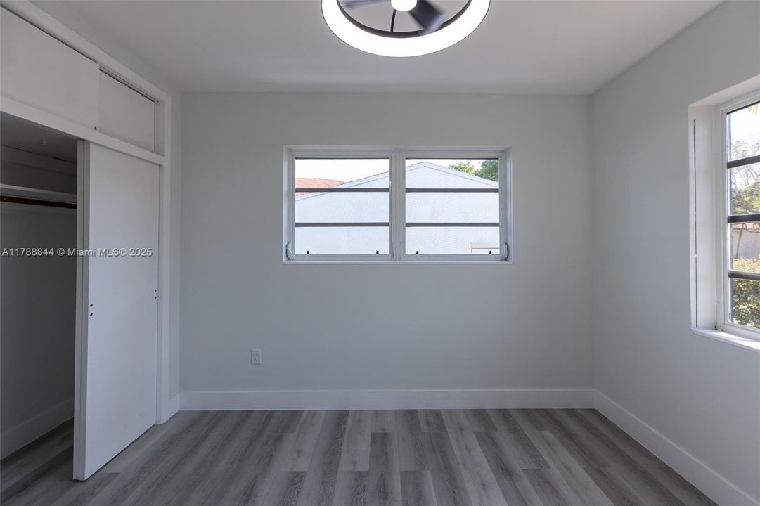 Vendido Recientemente: $699,000 (5 camas, 3 baños, 2025 Pies cuadrados)