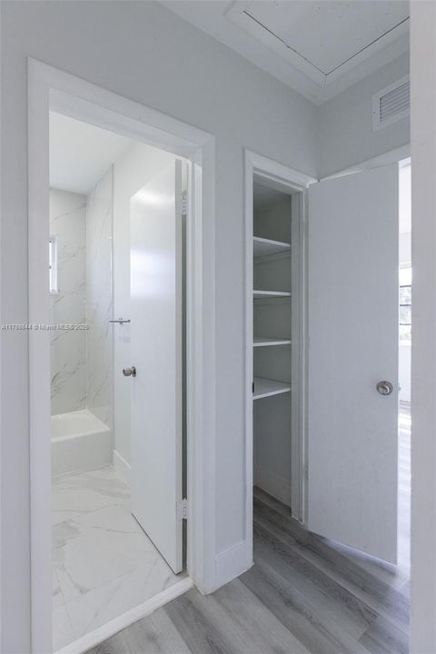 Vendido Recientemente: $699,000 (5 camas, 3 baños, 2025 Pies cuadrados)