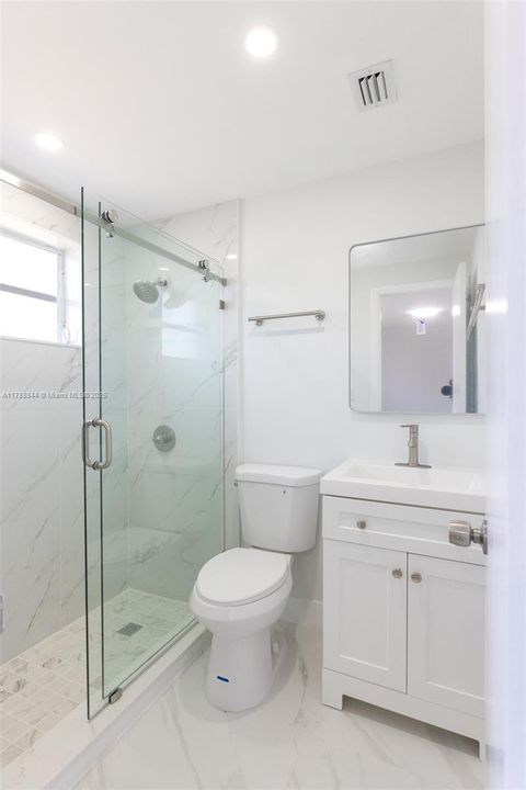 Vendido Recientemente: $699,000 (5 camas, 3 baños, 2025 Pies cuadrados)