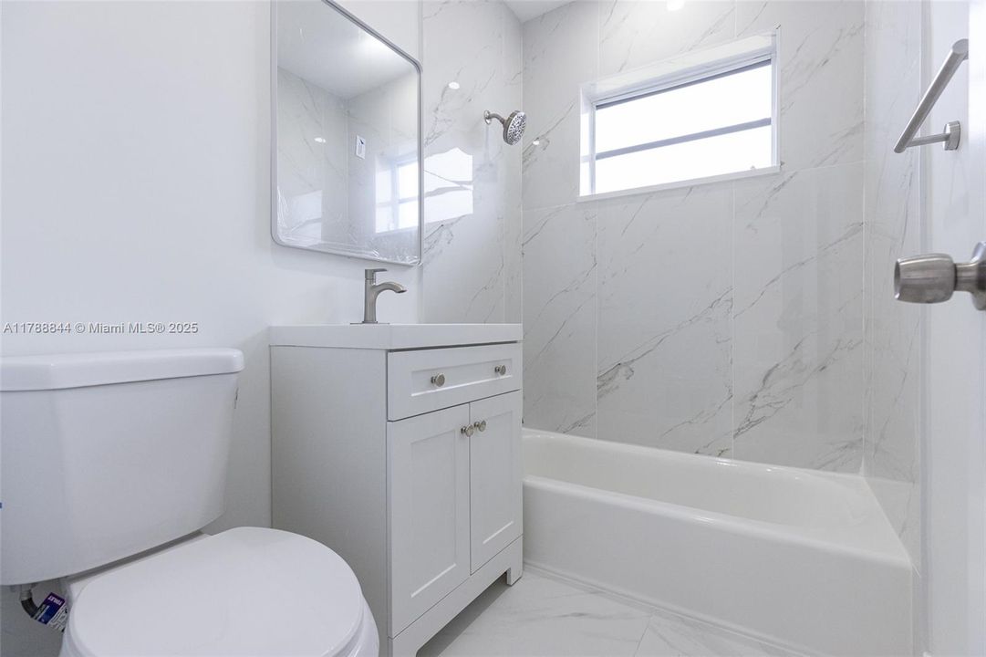 Vendido Recientemente: $699,000 (5 camas, 3 baños, 2025 Pies cuadrados)