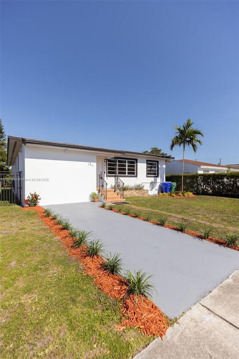 Vendido Recientemente: $699,000 (5 camas, 3 baños, 2025 Pies cuadrados)