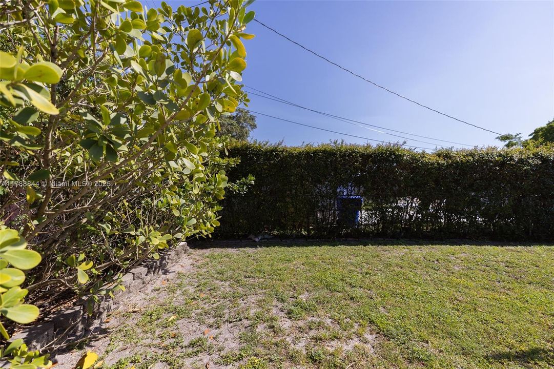 Vendido Recientemente: $699,000 (5 camas, 3 baños, 2025 Pies cuadrados)