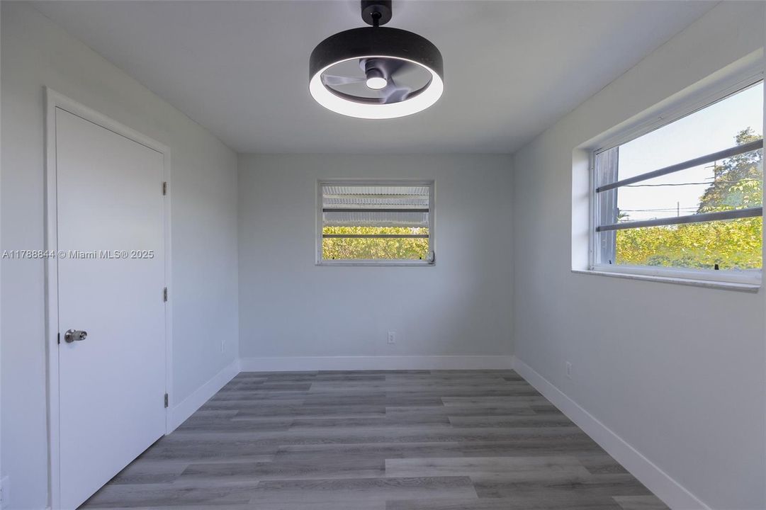 Vendido Recientemente: $699,000 (5 camas, 3 baños, 2025 Pies cuadrados)