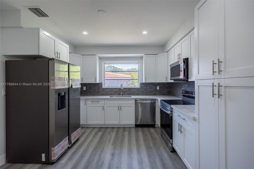 Vendido Recientemente: $699,000 (5 camas, 3 baños, 2025 Pies cuadrados)