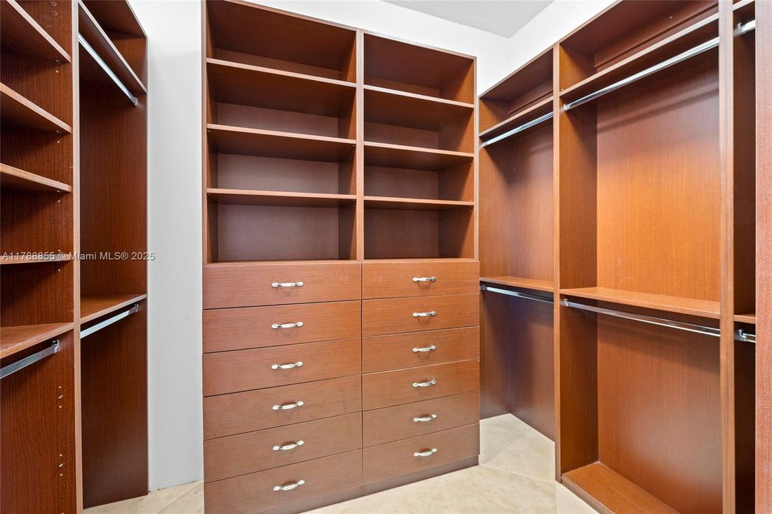 For Sale: $2,100,000 (3 beds, 3 baths, 2814 Square Feet)