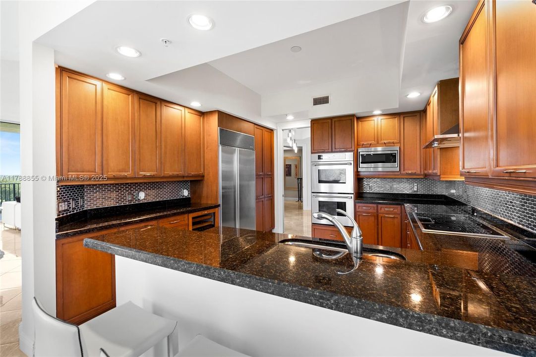 For Sale: $2,100,000 (3 beds, 3 baths, 2814 Square Feet)