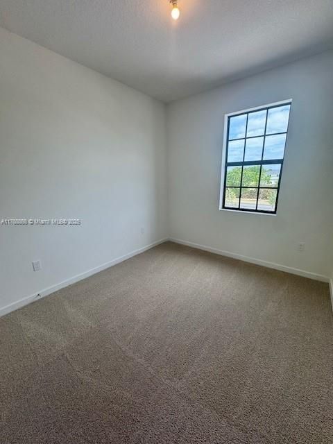 最近售出: $389,990 (3 贝兹, 2 浴室, 0 平方英尺)