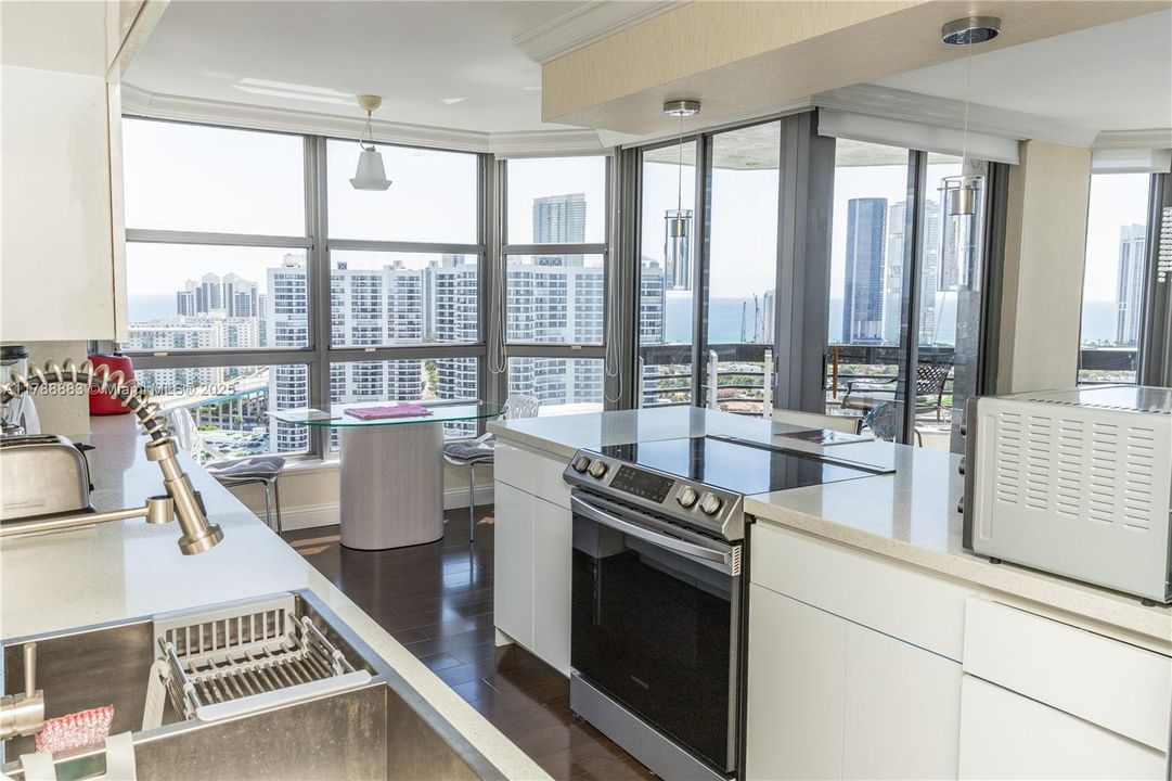 For Sale: $738,000 (2 beds, 2 baths, 1447 Square Feet)