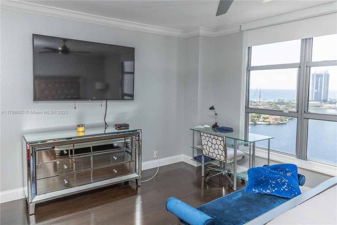 For Sale: $738,000 (2 beds, 2 baths, 1447 Square Feet)