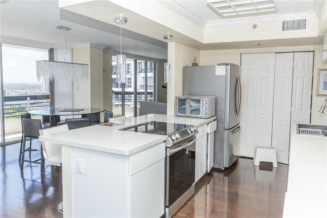 For Sale: $738,000 (2 beds, 2 baths, 1447 Square Feet)