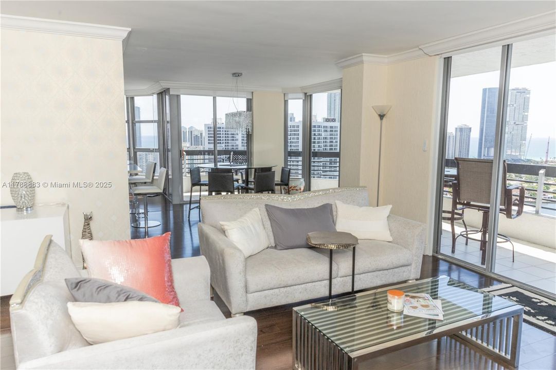 For Sale: $738,000 (2 beds, 2 baths, 1447 Square Feet)