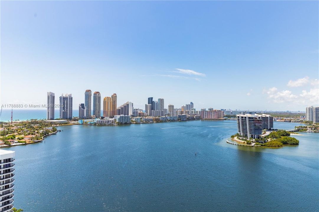 For Sale: $738,000 (2 beds, 2 baths, 1447 Square Feet)