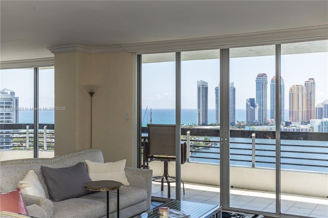 For Sale: $738,000 (2 beds, 2 baths, 1447 Square Feet)