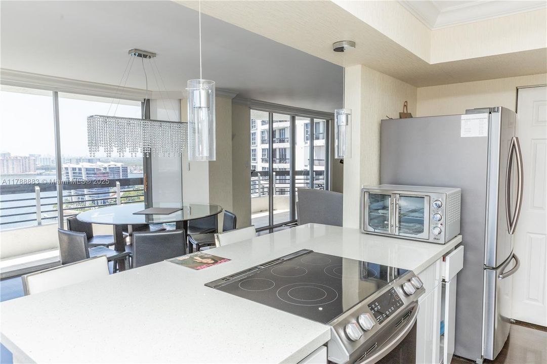 For Sale: $738,000 (2 beds, 2 baths, 1447 Square Feet)