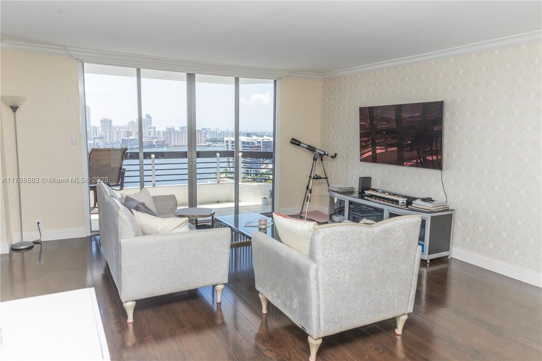 For Sale: $738,000 (2 beds, 2 baths, 1447 Square Feet)