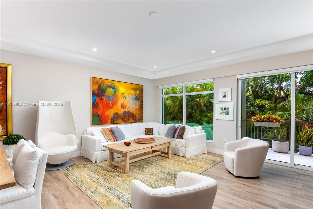 For Sale: $1,249,000 (2 beds, 2 baths, 1384 Square Feet)