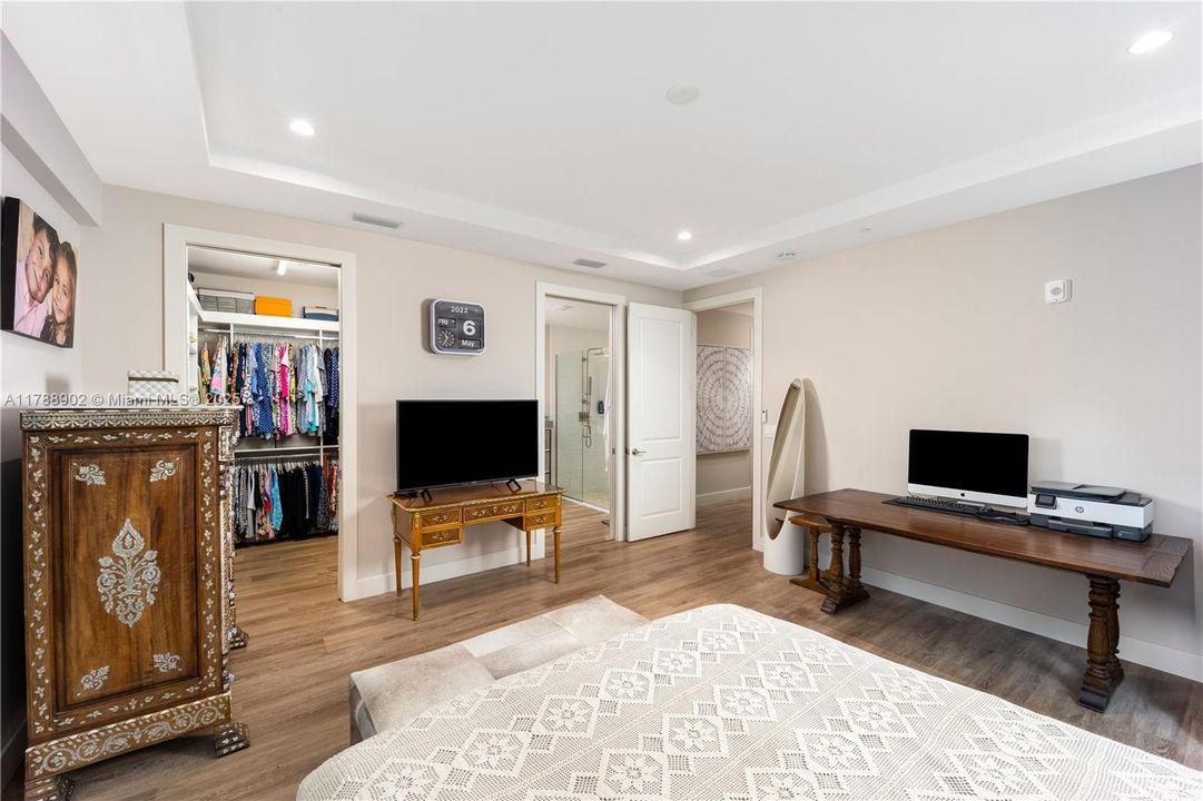 For Sale: $1,249,000 (2 beds, 2 baths, 1384 Square Feet)