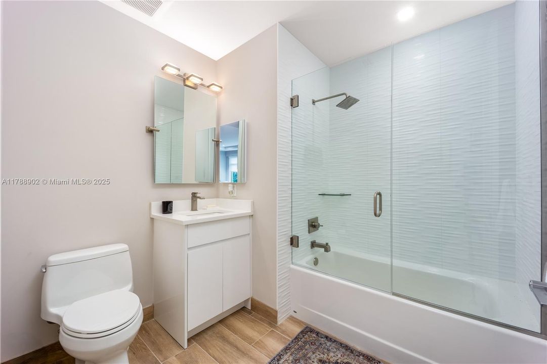 For Sale: $1,249,000 (2 beds, 2 baths, 1384 Square Feet)