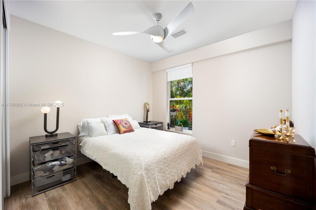 For Sale: $1,249,000 (2 beds, 2 baths, 1384 Square Feet)