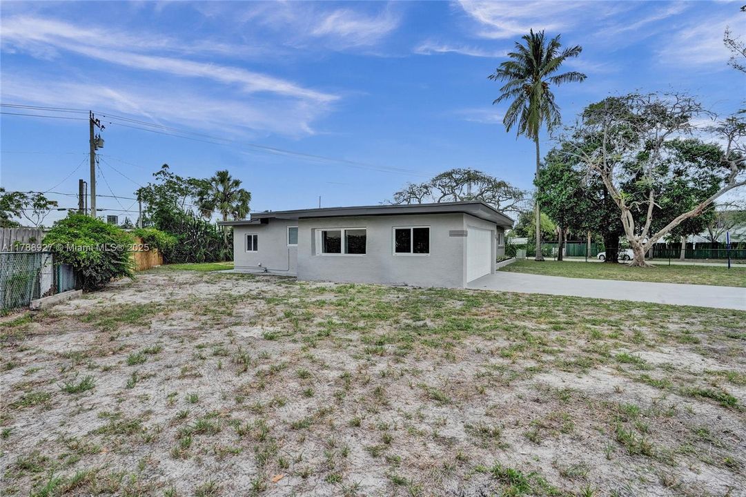 Recently Sold: $559,900 (3 beds, 2 baths, 1547 Square Feet)