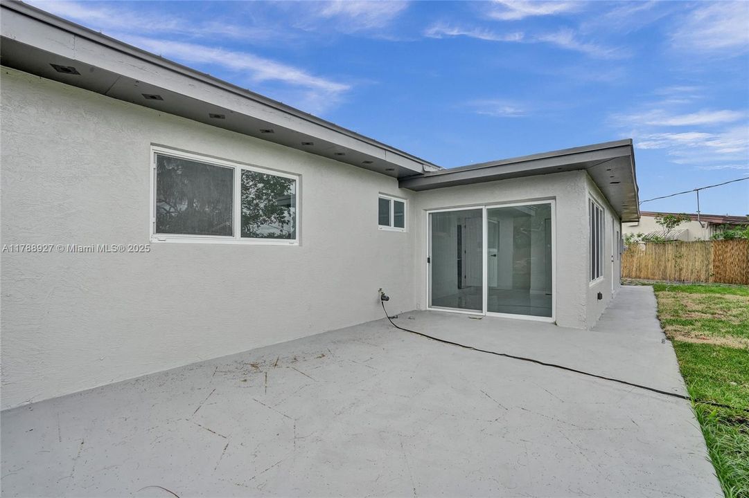 Recently Sold: $559,900 (3 beds, 2 baths, 1547 Square Feet)