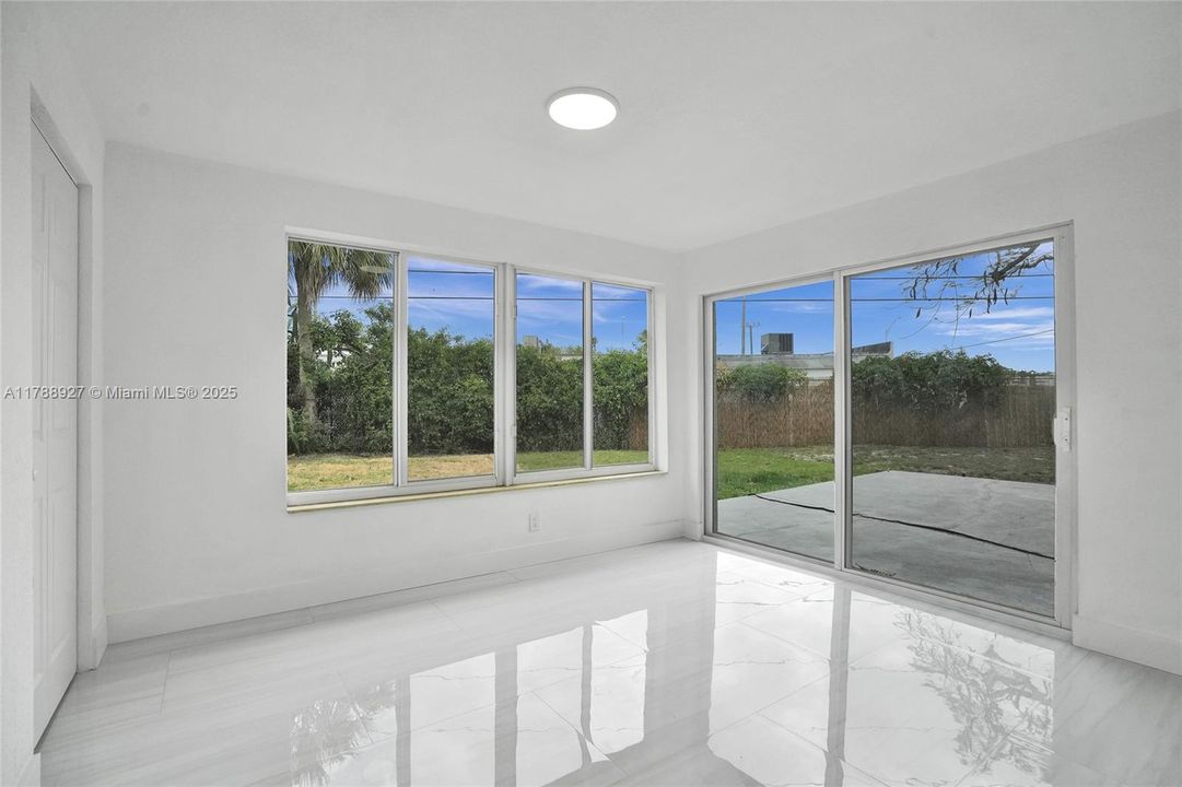 Recently Sold: $559,900 (3 beds, 2 baths, 1547 Square Feet)