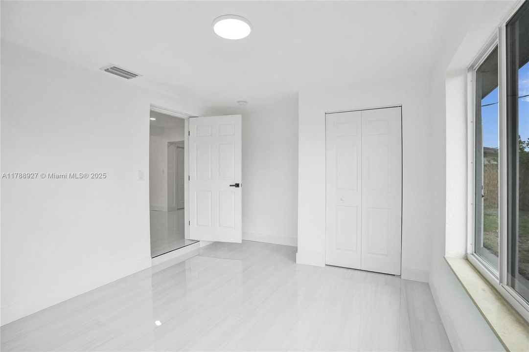 Recently Sold: $559,900 (3 beds, 2 baths, 1547 Square Feet)