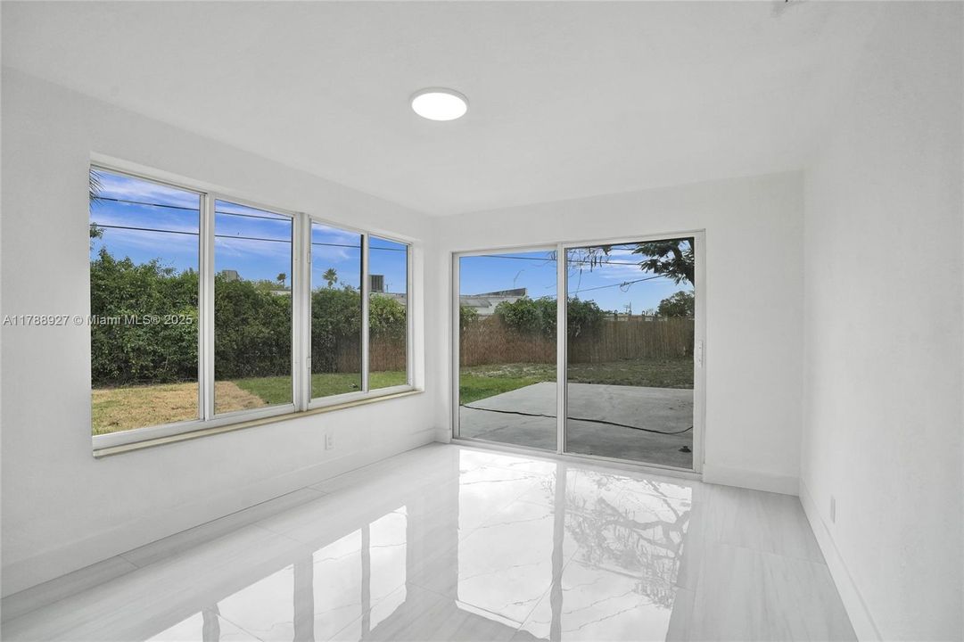 Recently Sold: $559,900 (3 beds, 2 baths, 1547 Square Feet)