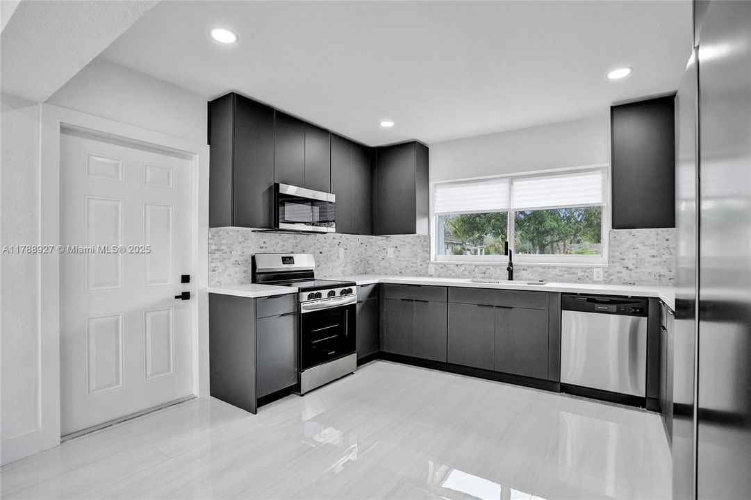 Recently Sold: $559,900 (3 beds, 2 baths, 1547 Square Feet)