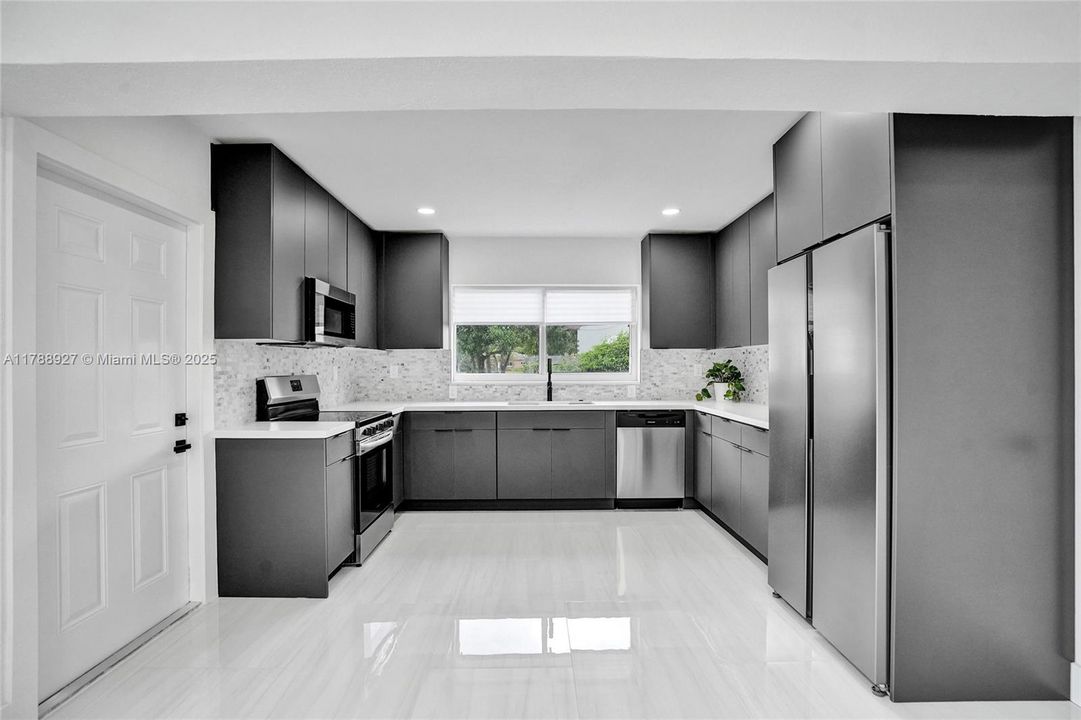 Recently Sold: $559,900 (3 beds, 2 baths, 1547 Square Feet)