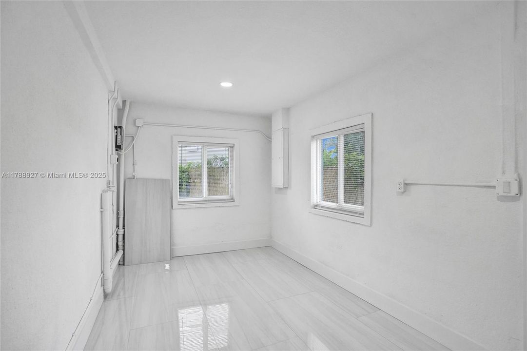 Recently Sold: $559,900 (3 beds, 2 baths, 1547 Square Feet)