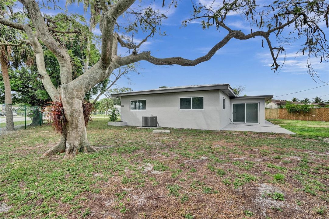 Recently Sold: $559,900 (3 beds, 2 baths, 1547 Square Feet)