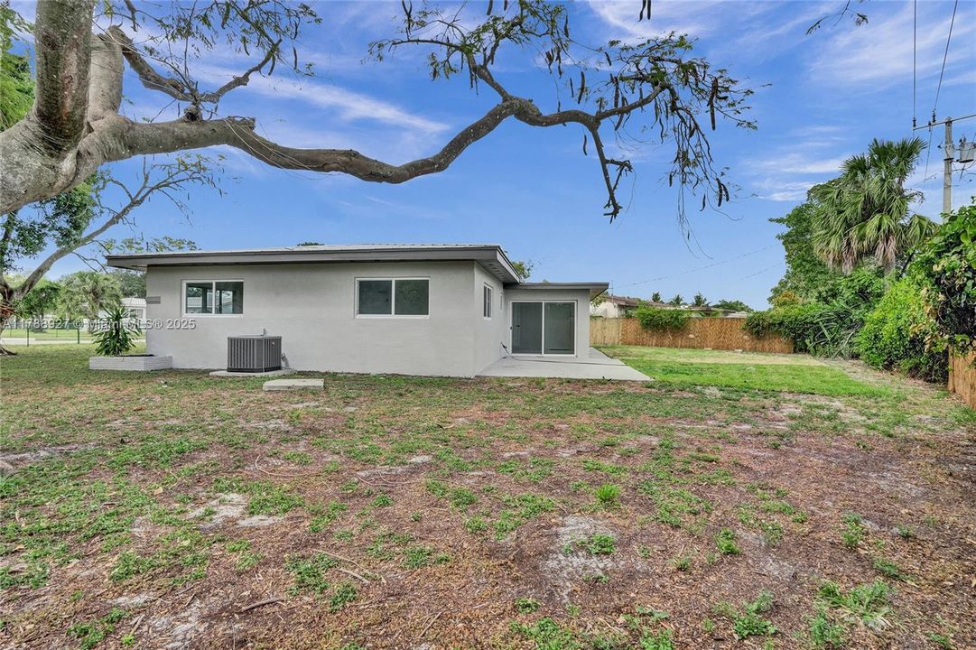 Recently Sold: $559,900 (3 beds, 2 baths, 1547 Square Feet)