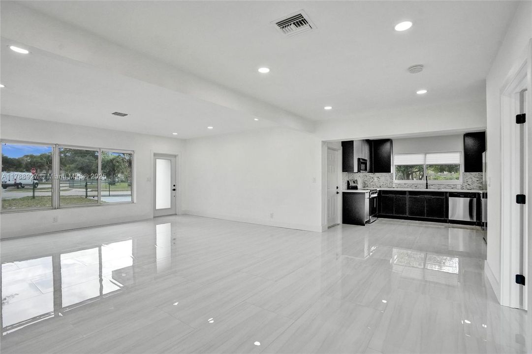 Recently Sold: $559,900 (3 beds, 2 baths, 1547 Square Feet)