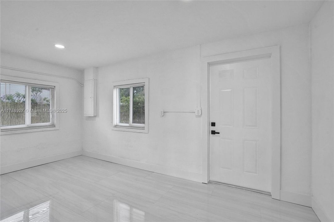 Recently Sold: $559,900 (3 beds, 2 baths, 1547 Square Feet)