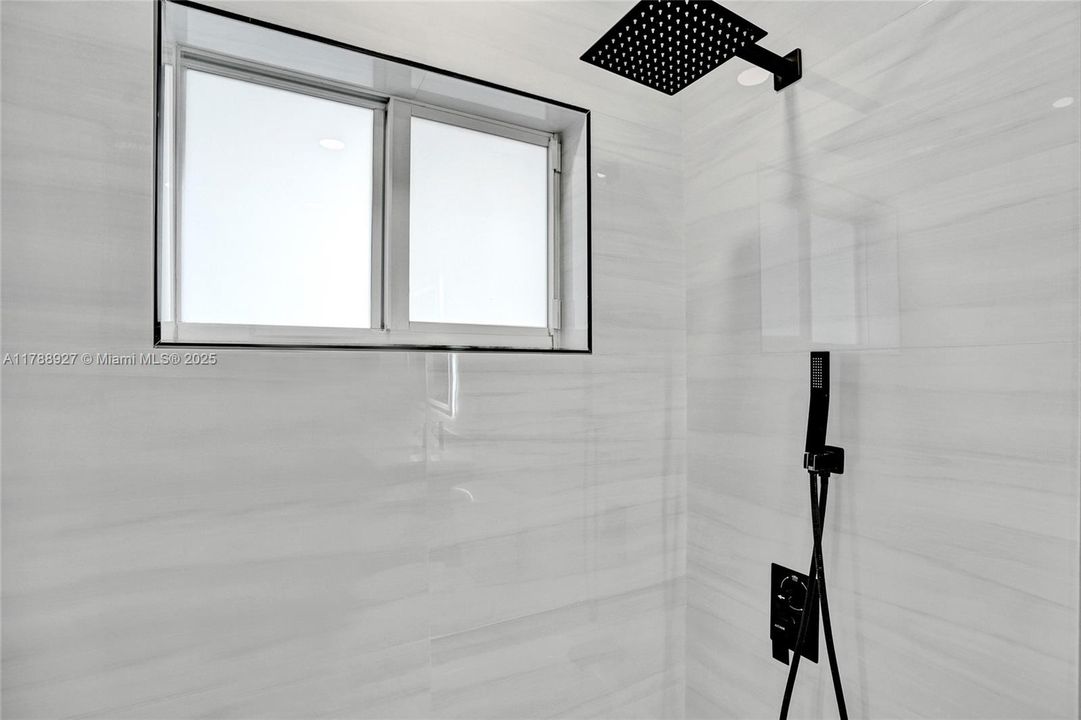 Recently Sold: $559,900 (3 beds, 2 baths, 1547 Square Feet)