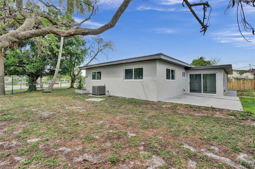 Recently Sold: $559,900 (3 beds, 2 baths, 1547 Square Feet)