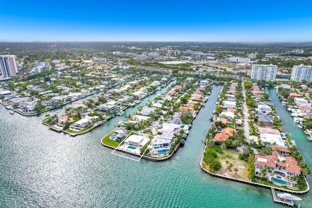 En Venta: $11,900,000 (6 camas, 5 baños, 5493 Pies cuadrados)