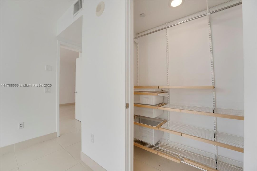 待售: $889,000 (1 贝兹, 1 浴室, 833 平方英尺)