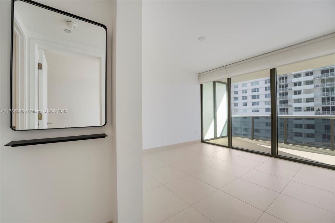 待售: $889,000 (1 贝兹, 1 浴室, 833 平方英尺)