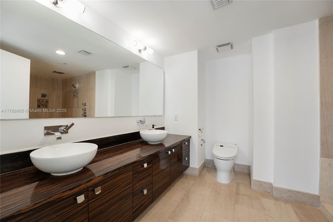 待售: $889,000 (1 贝兹, 1 浴室, 833 平方英尺)