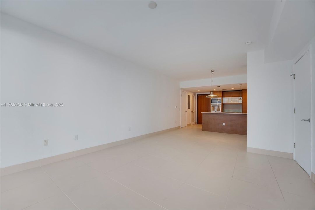 待售: $889,000 (1 贝兹, 1 浴室, 833 平方英尺)