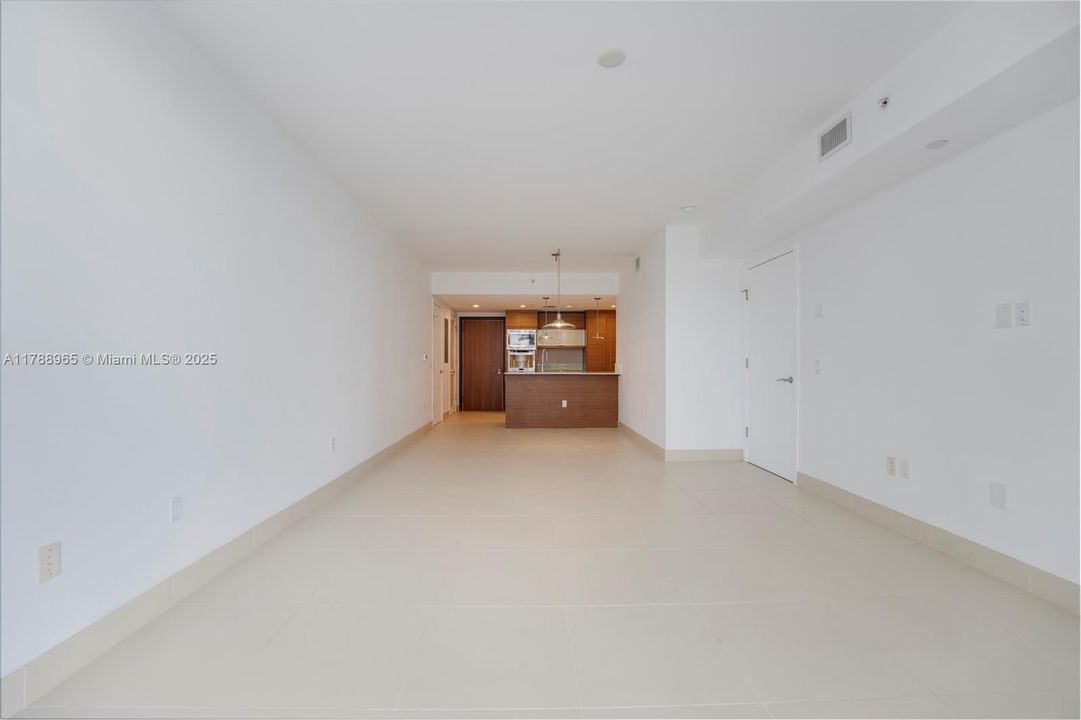 待售: $889,000 (1 贝兹, 1 浴室, 833 平方英尺)