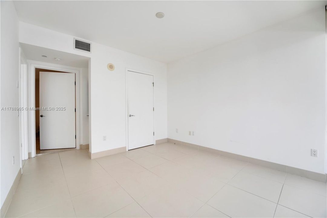 待售: $889,000 (1 贝兹, 1 浴室, 833 平方英尺)