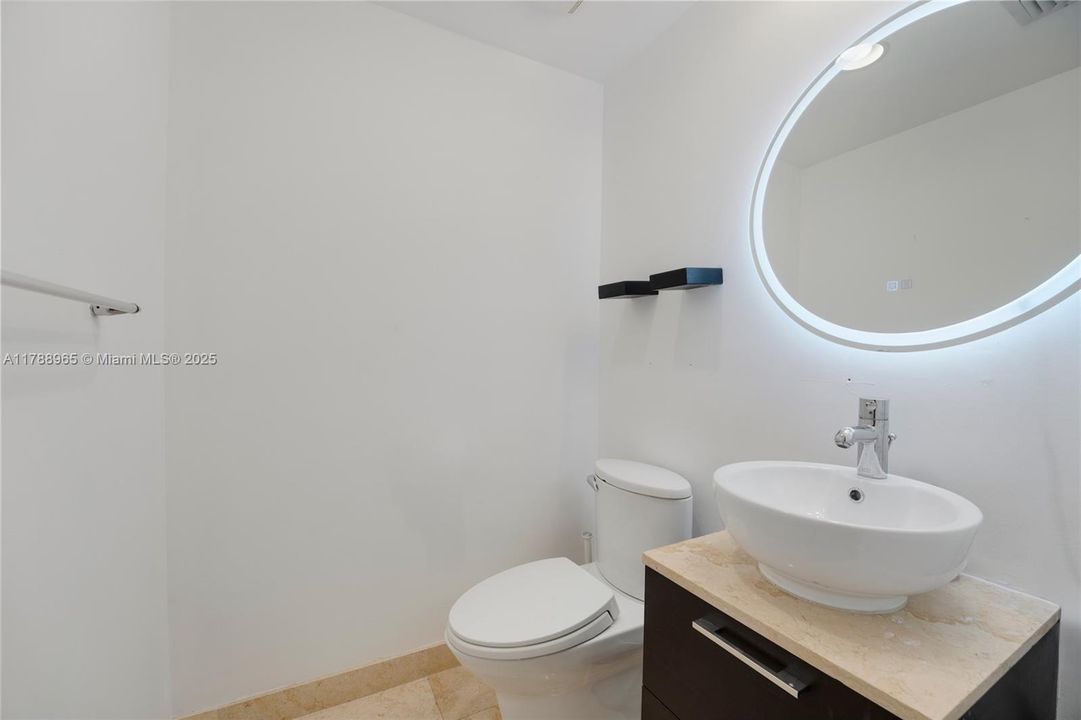 待售: $889,000 (1 贝兹, 1 浴室, 833 平方英尺)